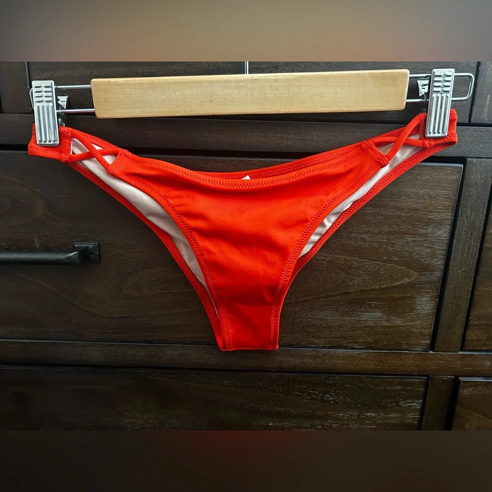 J.Crew Women’s La Playa Monterey Strappy Bikini Bottom in Cerise 
NWT - Picture 7 of 7